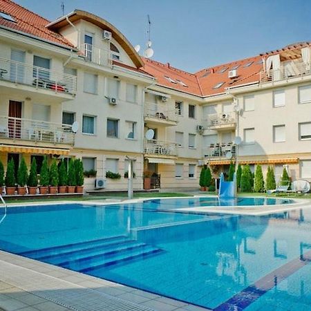 Relax Beach Apartman Hajdúszoboszló Екстериор снимка