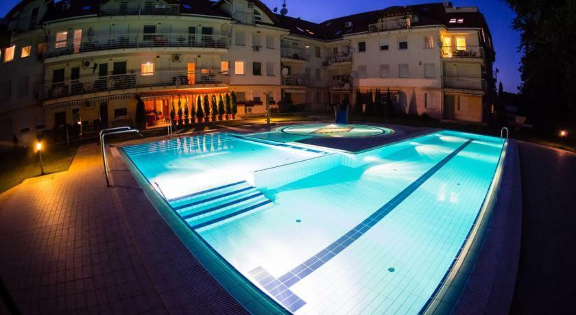 Relax Beach Apartman Hajdúszoboszló Екстериор снимка