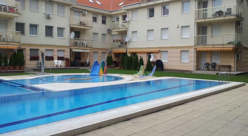 Relax Beach Apartman Hajdúszoboszló Екстериор снимка