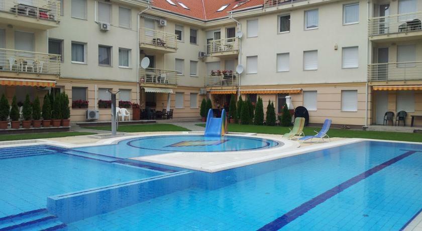 Relax Beach Apartman Hajdúszoboszló Екстериор снимка