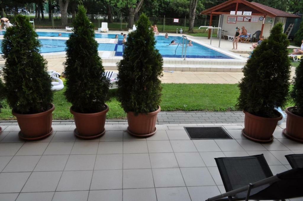Relax Beach Apartman Hajdúszoboszló Екстериор снимка